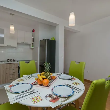 Neno Apartment *