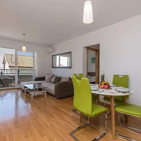 Neno Apartment *